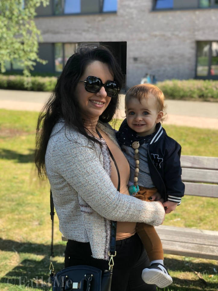 Beige on top combined with black on the bottom. On the focus, the French tweed blazer.