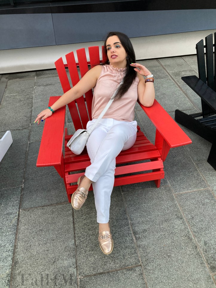 Soft rose combined with white and petrol-colored accents.