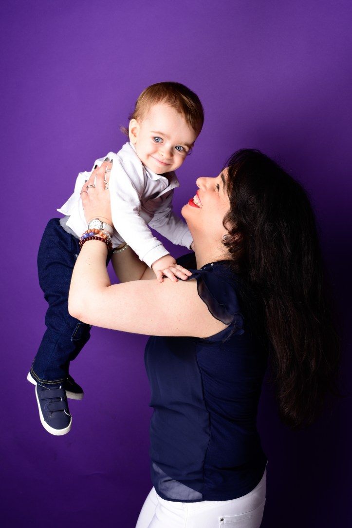 Family shooting in the trendy navy style.