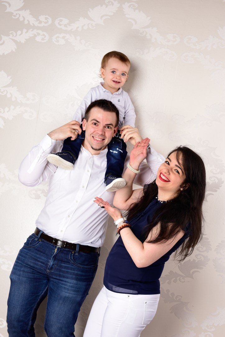 Fall4Me Family shooting in the trendy navy style.