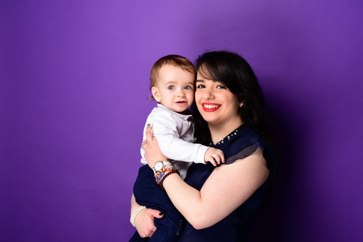 Family shooting in the trendy navy style.