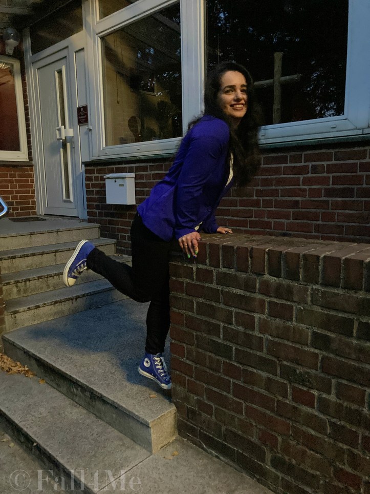 Classic blue on the focus combined with black and white.