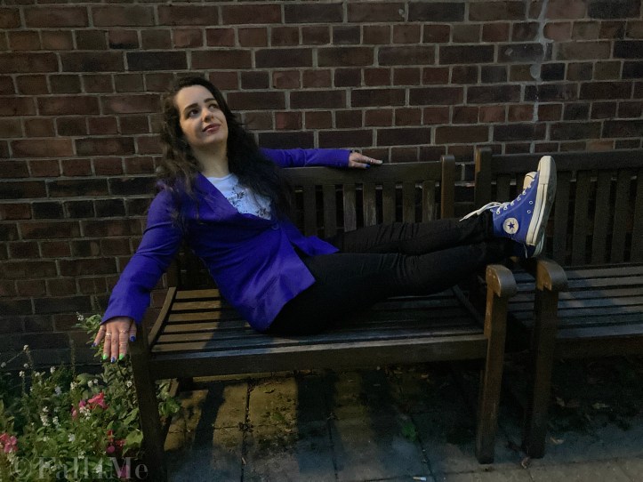 Classic blue on the focus combined with black and white.