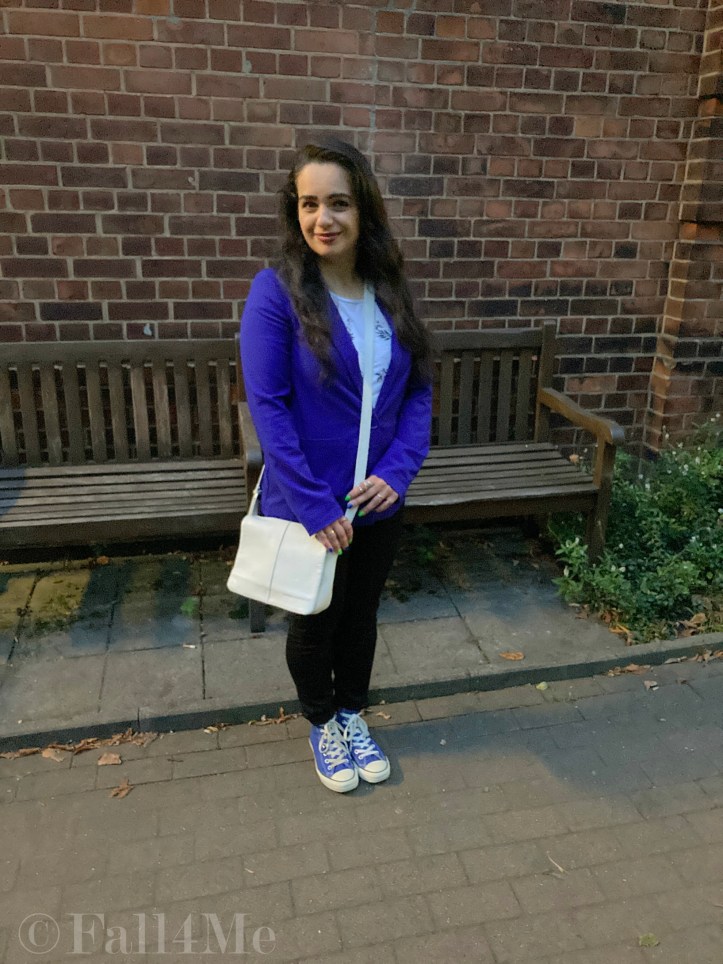 Classic blue on the focus combined with black and white.