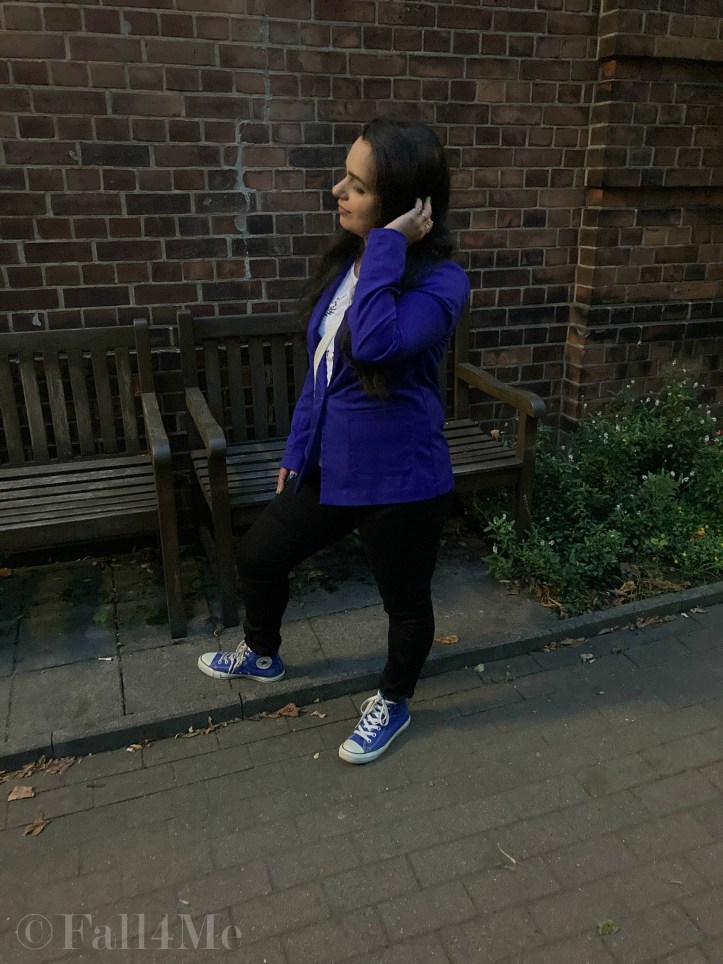 Classic blue on the focus combined with black and white.