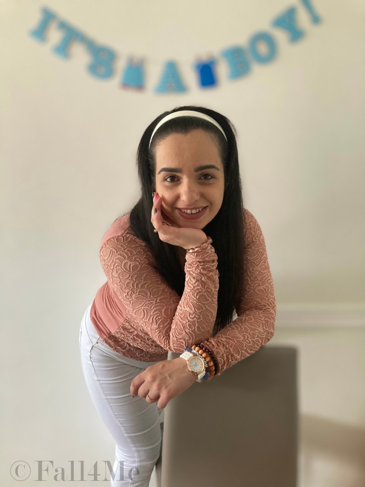 For summer wie put the focus on soft rose and surround it by white.