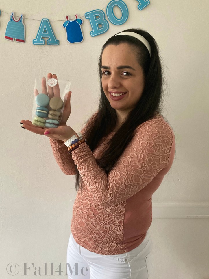 For summer wie put the focus on soft rose and surround it by white.