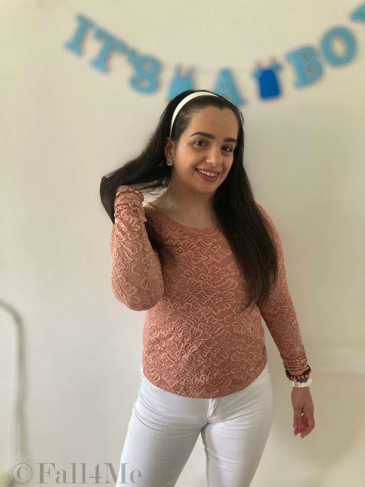 For summer wie put the focus on soft rose and surround it by white.