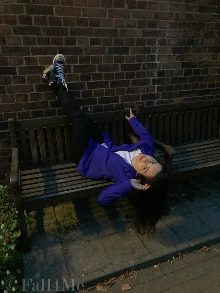 Classic blue on the focus combined with black and white.