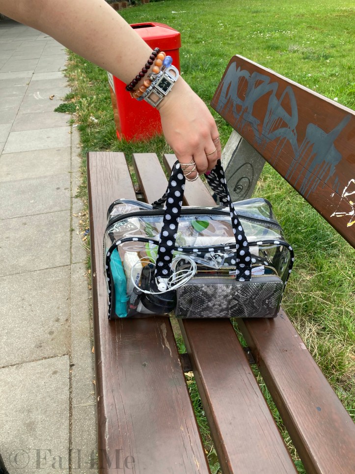 Handsbags where you can see the content are totally in fashion.