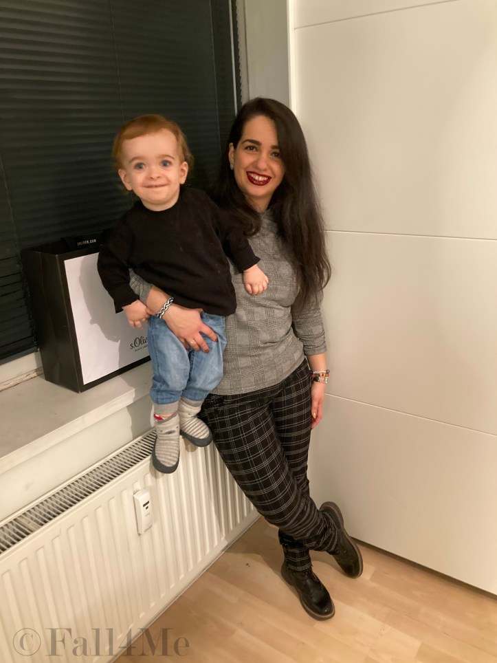 Different check-pattern mixed in one look.