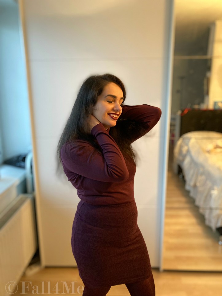 A casual yet chic and feminine outfit in aubergine and black 70s boots.