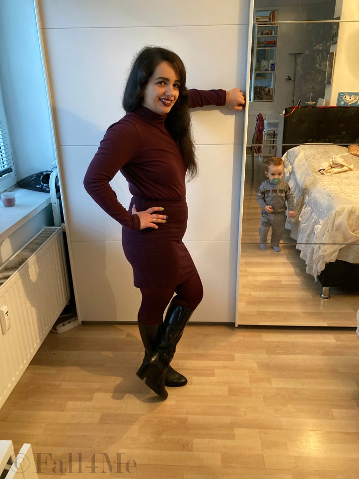 A casual yet chic and feminine outfit in aubergine and black 70s boots.
