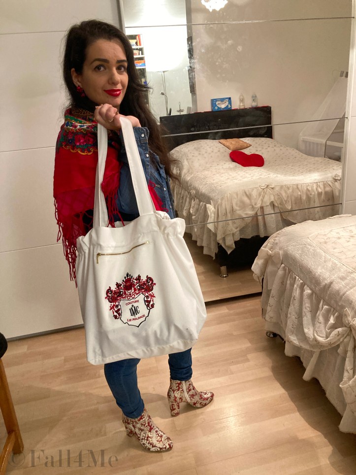 Red 15 per cent with accessories in red.