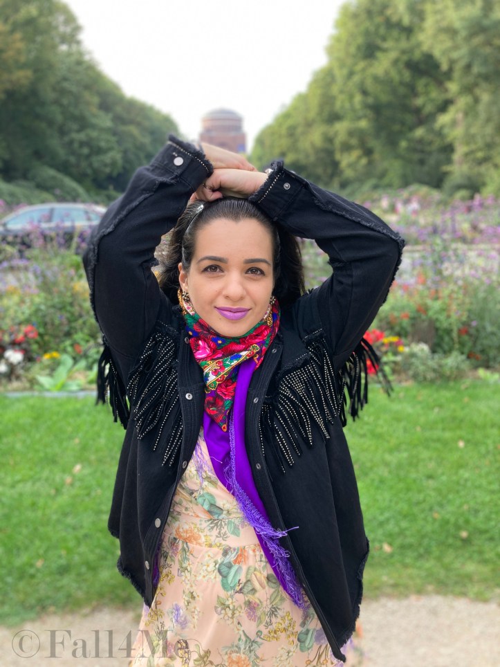 Combat boots worn with a summer dress, combined with a granny bag and fringes.