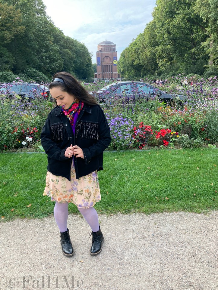Combat boots worn with a summer dress, combined with a granny bag and fringes.