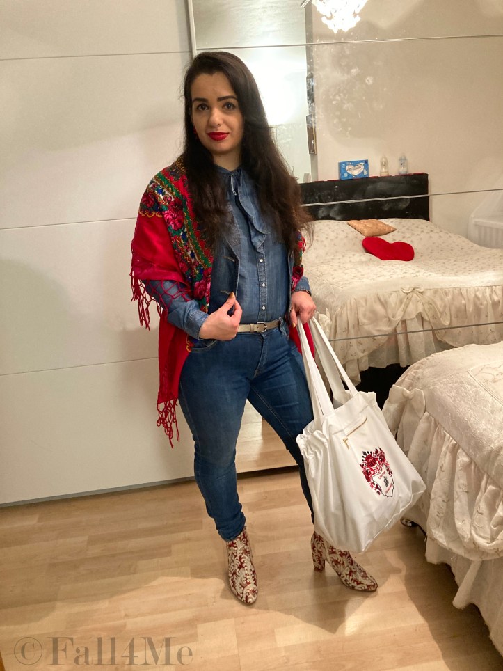 Red 15 per cent with accessories in red.