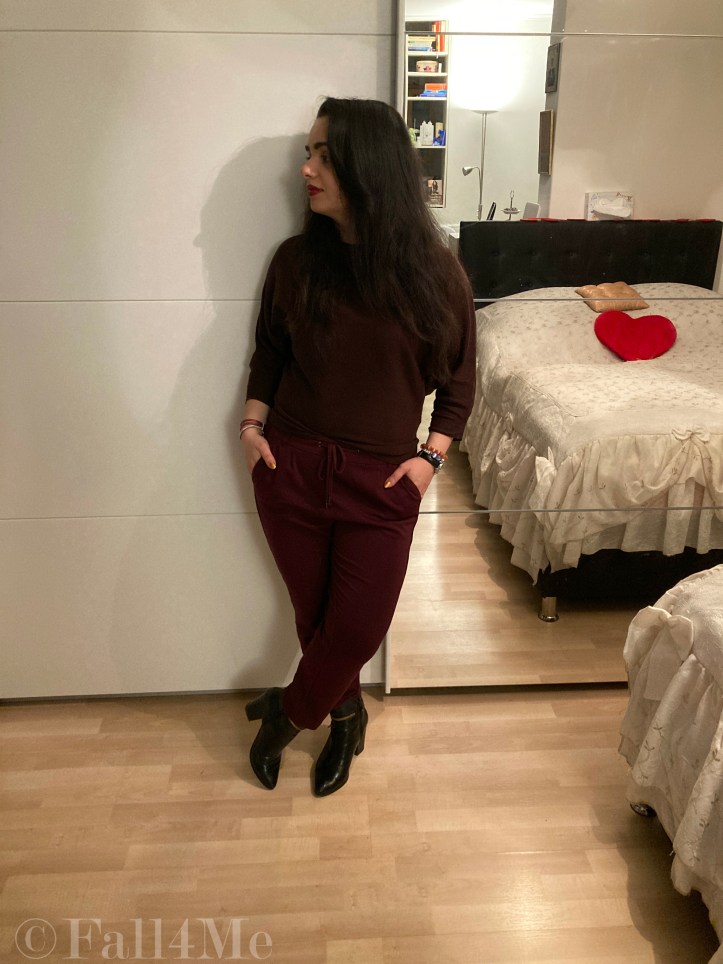 For autumn sweat pants can be worn stylish with ankle boots and a pullover.