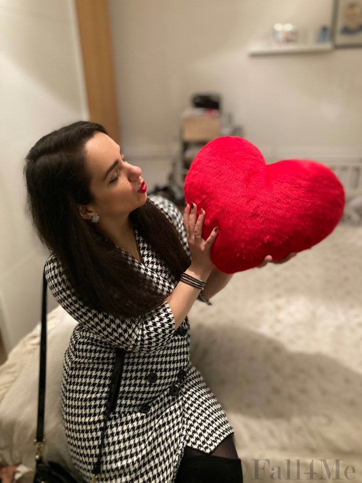 Rooster comb pattern are back this fall romantically and chic.