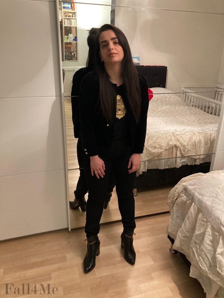 Black velvet and golden shimmer.