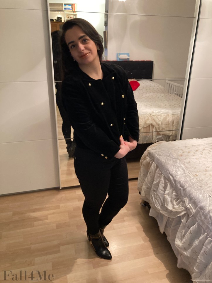 Black velvet and golden shimmer.