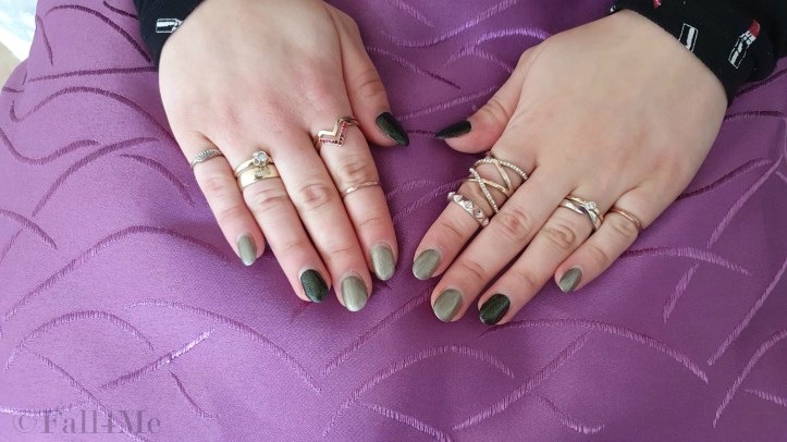 Nail art in black and metal silver.