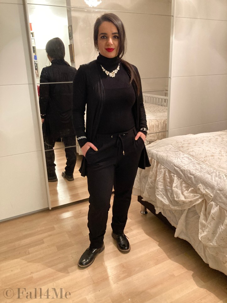 The Tiffany style combined with red lips and smokey dramatic eyes.