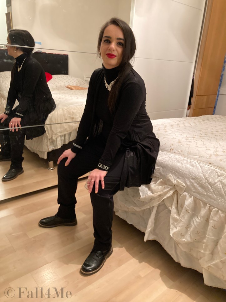 The Tiffany style combined with red lips and smokey dramatic eyes.