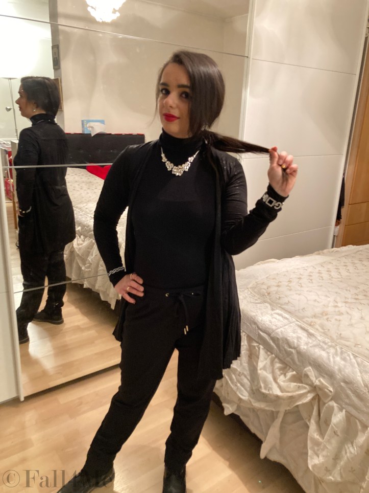 The Tiffany style combined with red lips and smokey dramatic eyes.