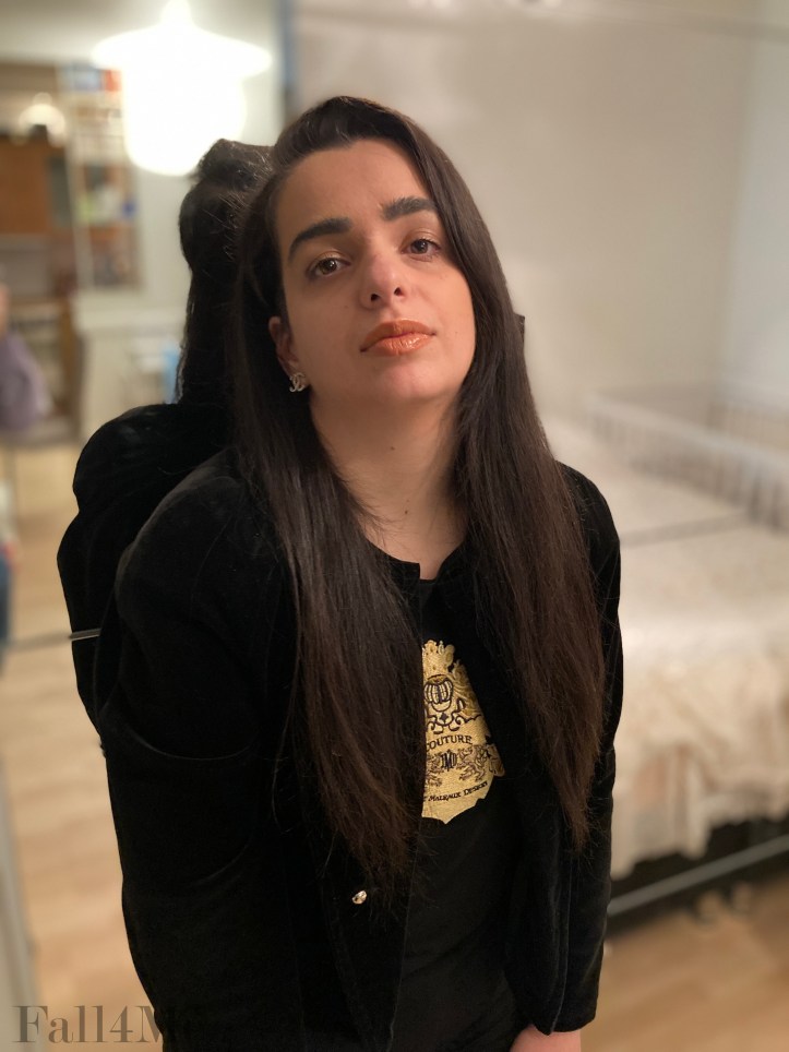 Black velvet and golden shimmer.