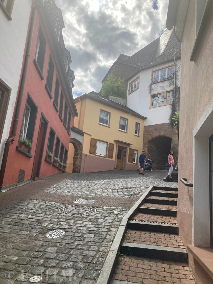 Narrow paths up Saarburg.