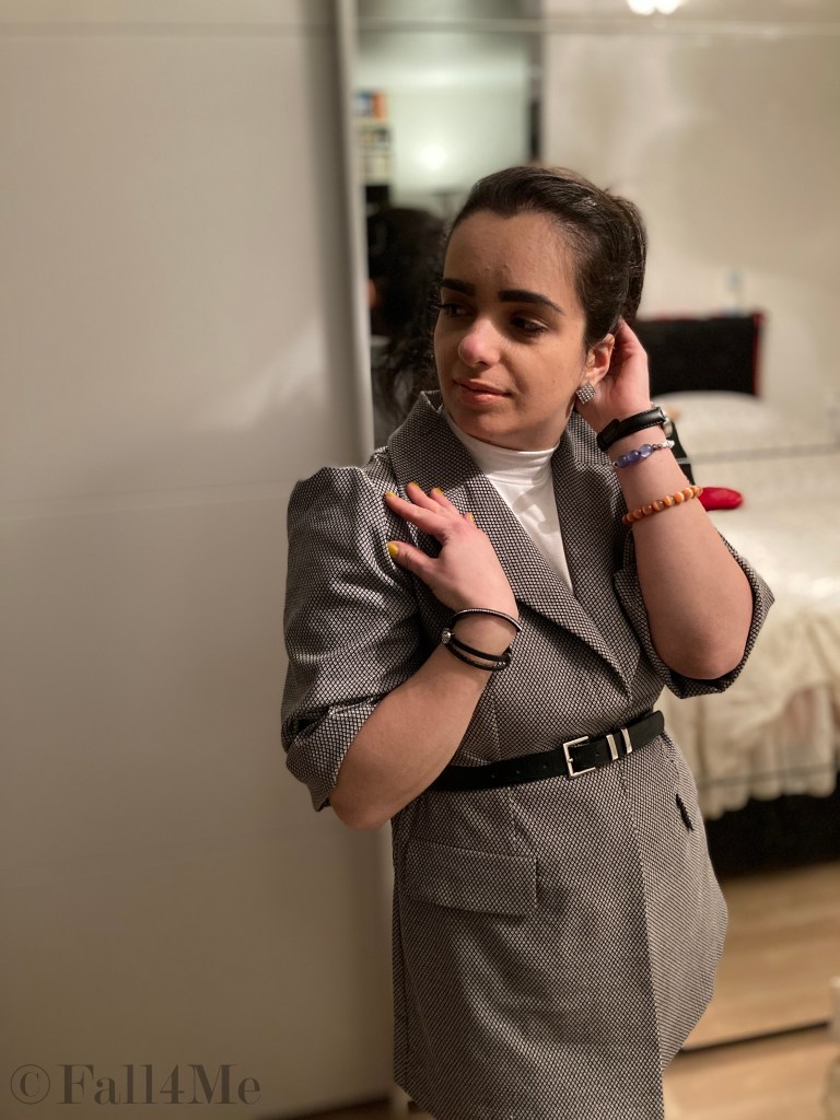 Feminine casual office style for home.