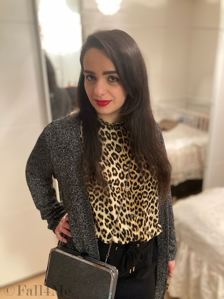 A version of the make-up trend red lips with leopard-eyes.