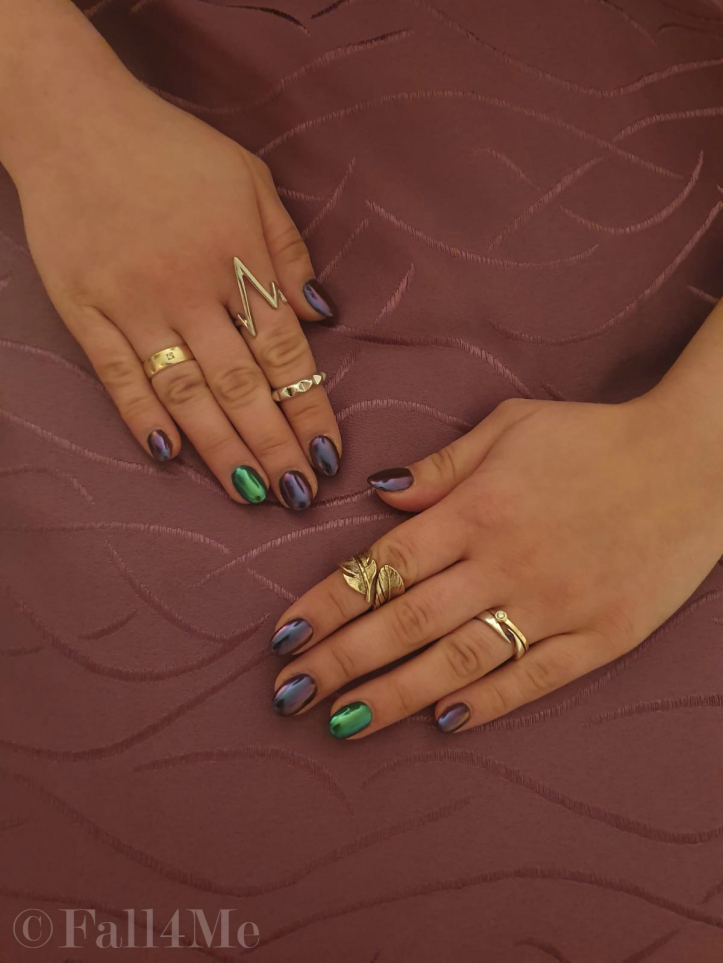 A nail art in chrome