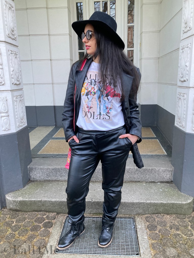 Tallinn Dolls t-shirt worn with comfortable leather pants.