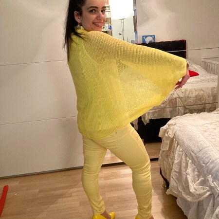 A look completely but in different shades of yellow.