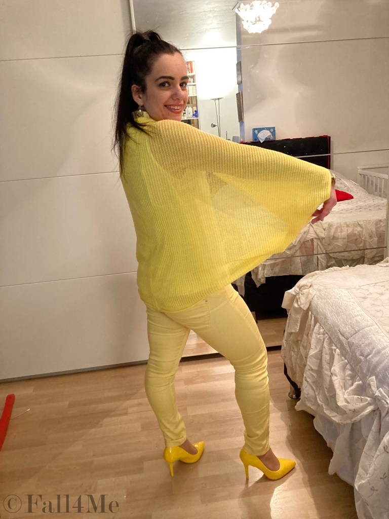 A look completely but in different shades of yellow.