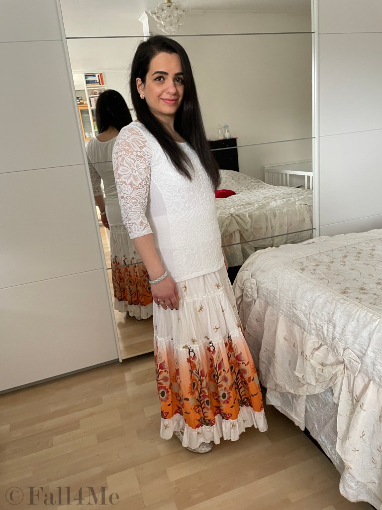 Smocked skirt combined with a white lace shirt.