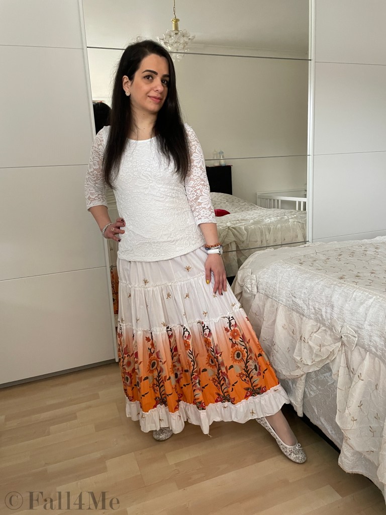 Smocked skirt combined with a white lace shirt.