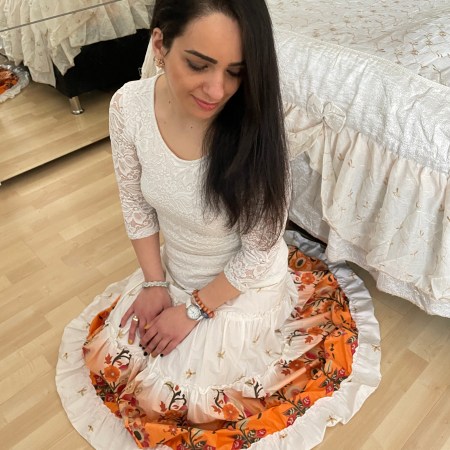 Smocked skirt combined with a white lace shirt.