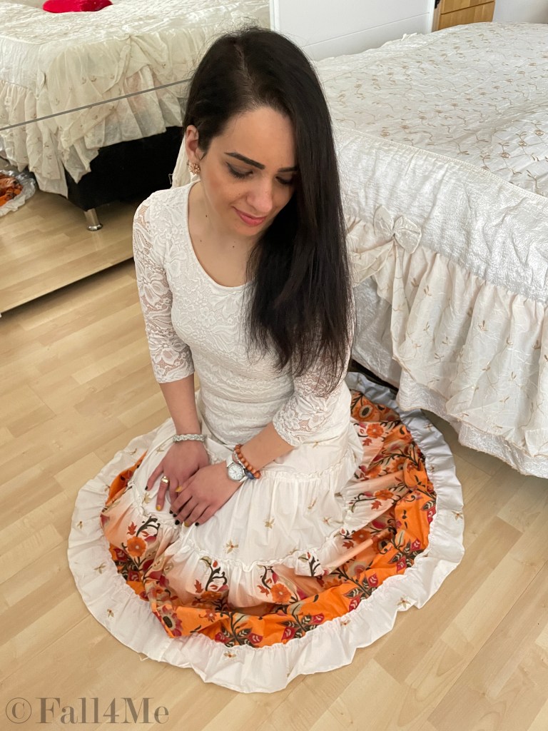 Smocked skirt combined with a white lace shirt.