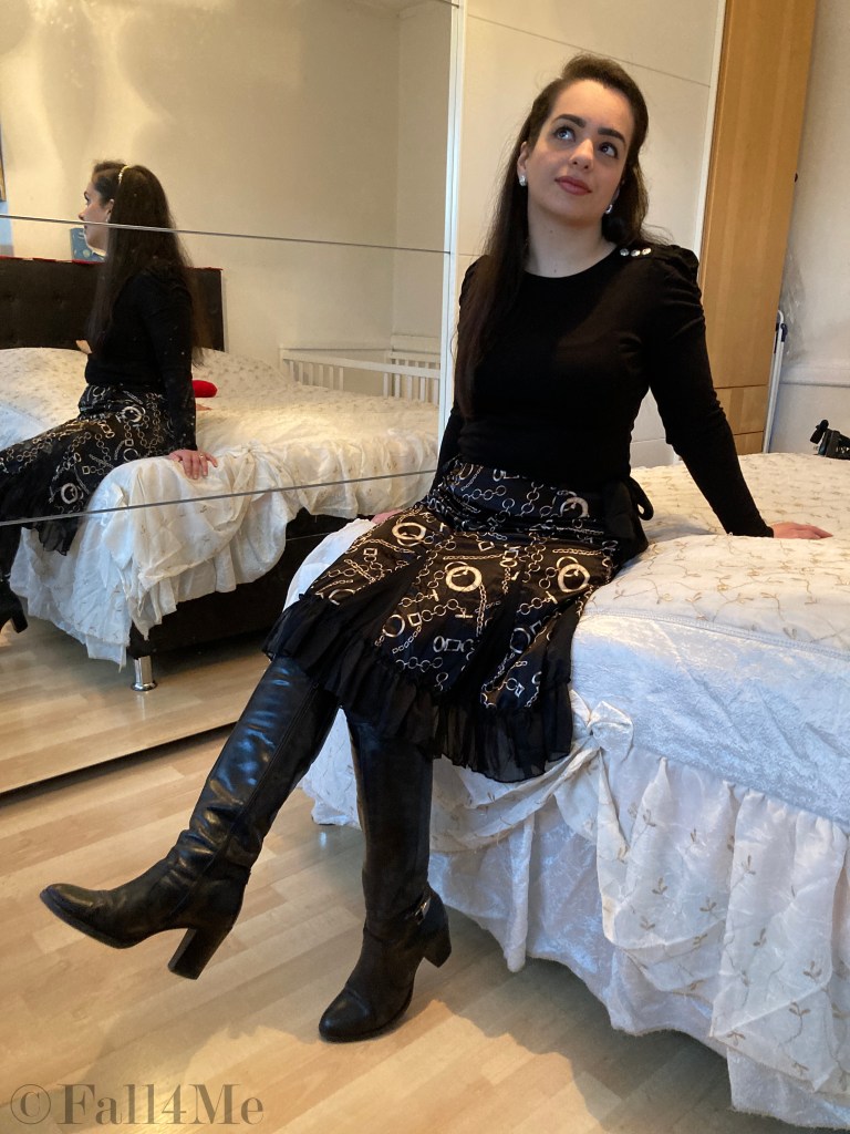 A skirt with volants conjured to a trendy spring-dress.