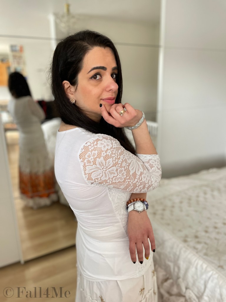 Smocked skirt combined with a white lace shirt.