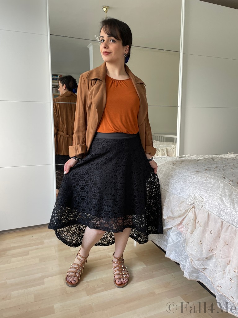 The hot trend for cool days: A summer trench with a flared skirt and sandals.