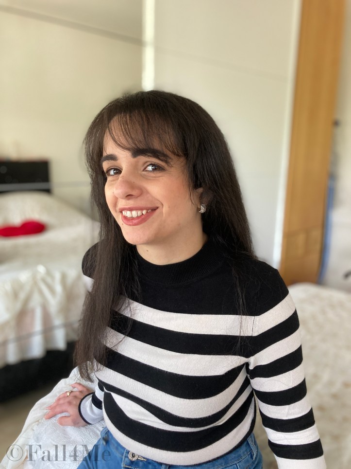 Details of the miniskirt style.