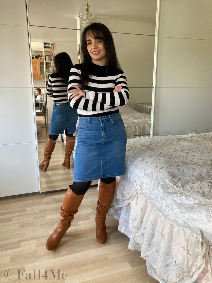 Miniskirt style jeans edition.