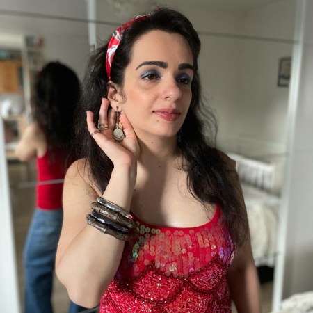 90s style for summer with denim, party tops and catchy eye-matching.