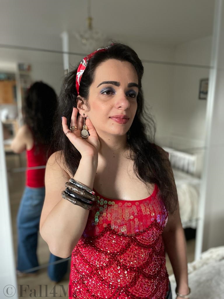 90s style for summer with denim, party tops and catchy eye-matching.