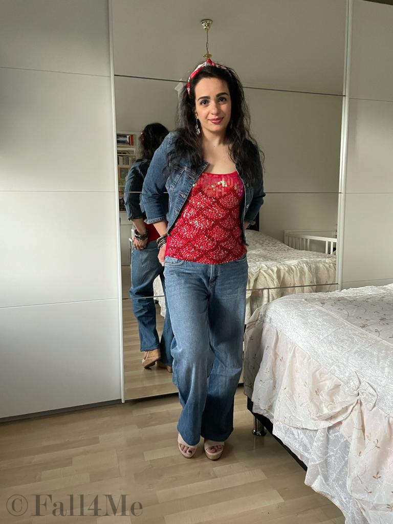 90s style for summer with denim, party tops and catchy eye-matching.