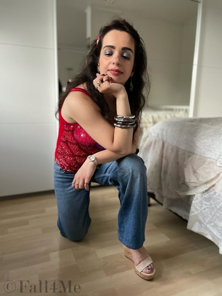 90s style for summer with denim, party tops and catchy eye-matching.